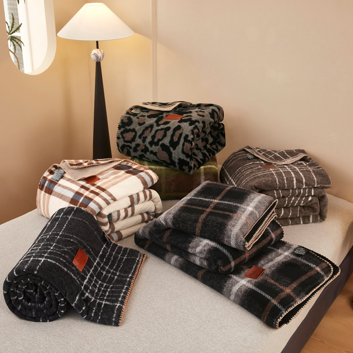 悦织湾家纺 2025新款双层仿羊绒毛毯羊驼绒盖毯绵仿羊绒毯子轻奢印花被子毯子加厚保暖冬季跨境专供 组合图仅供展示不可下单