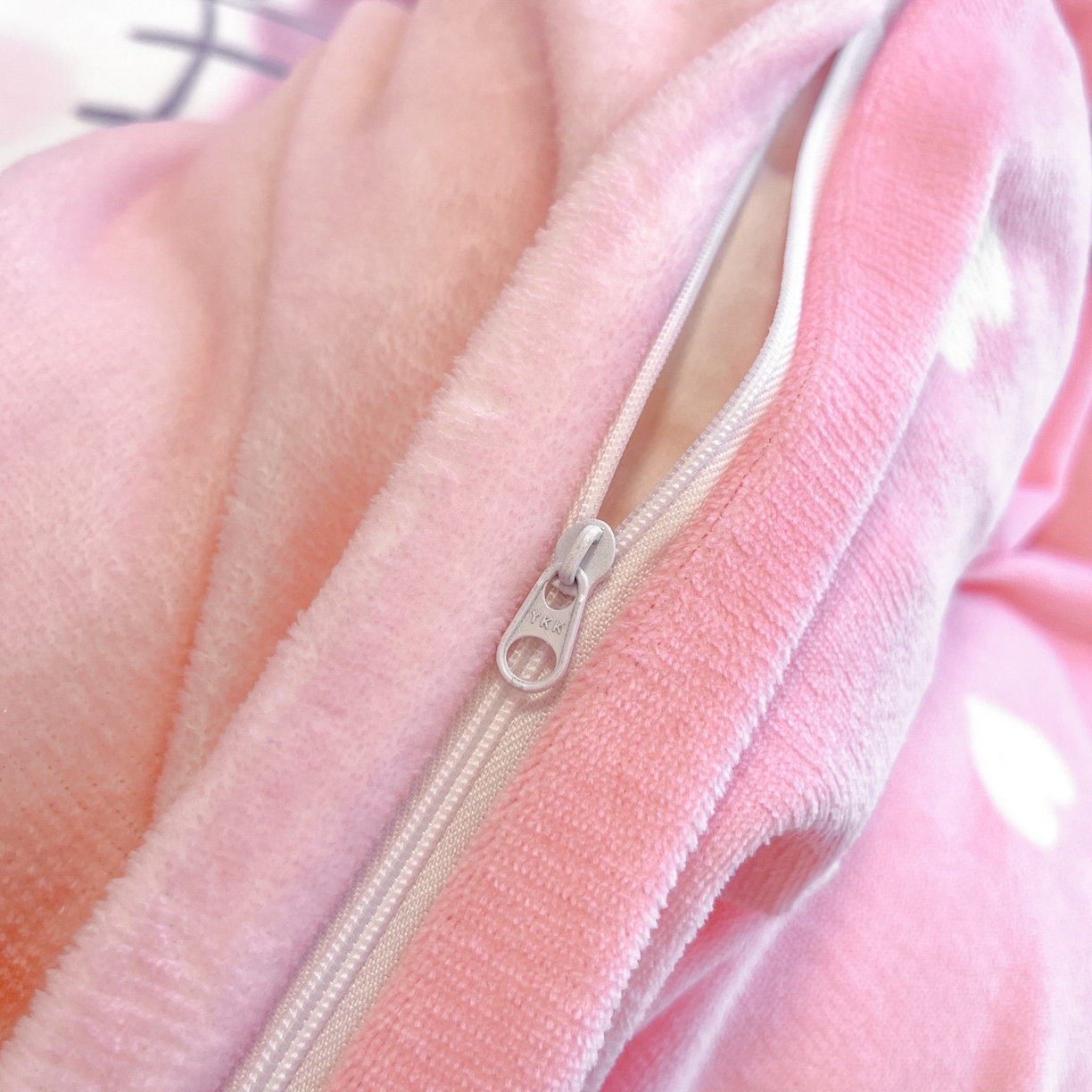 91家纺网 家纺一手货源 找家纺 暮思家居 2025新款正版授权三丽鸥大阪数码印花高克重加厚保暖牛奶绒四件套 绒大阪-梦幻KT