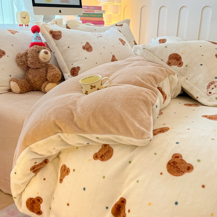 91家纺网 家纺一手货源 找家纺 眠博士 2025新款烂花牛奶绒印花牛奶绒加厚保暖简单款四件套 简单款-温柔小熊