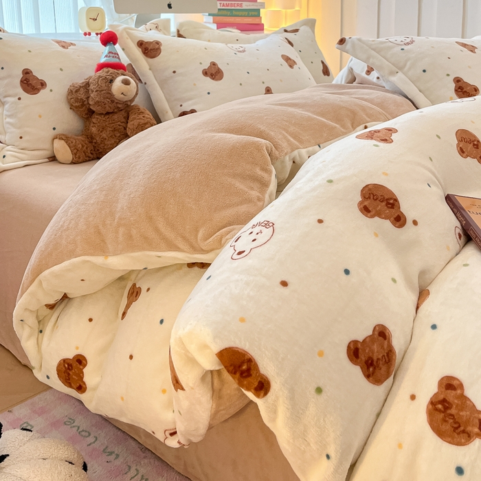 91家纺网 家纺一手货源 找家纺 眠博士 2025新款烂花牛奶绒印花牛奶绒加厚保暖简单款四件套 简单款-温柔小熊
