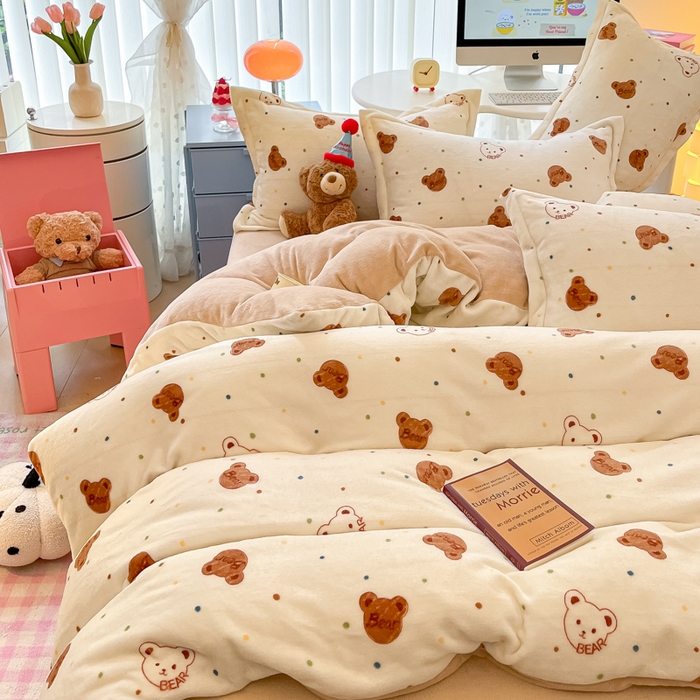 91家纺网 家纺一手货源 找家纺 眠博士 2025新款烂花牛奶绒印花牛奶绒加厚保暖简单款四件套 简单款-温柔小熊