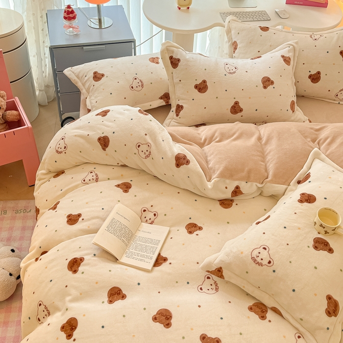 91家纺网 家纺一手货源 找家纺 眠博士 2025新款烂花牛奶绒印花牛奶绒加厚保暖简单款四件套 简单款-温柔小熊