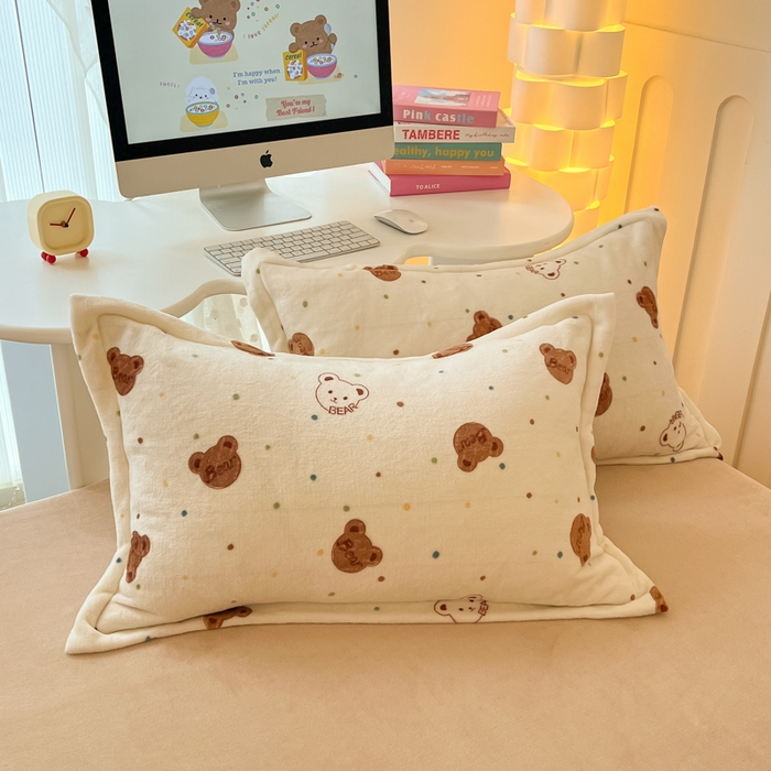 91家纺网 家纺一手货源 找家纺 眠博士 2025新款烂花牛奶绒印花牛奶绒加厚保暖简单款四件套 简单款-温柔小熊