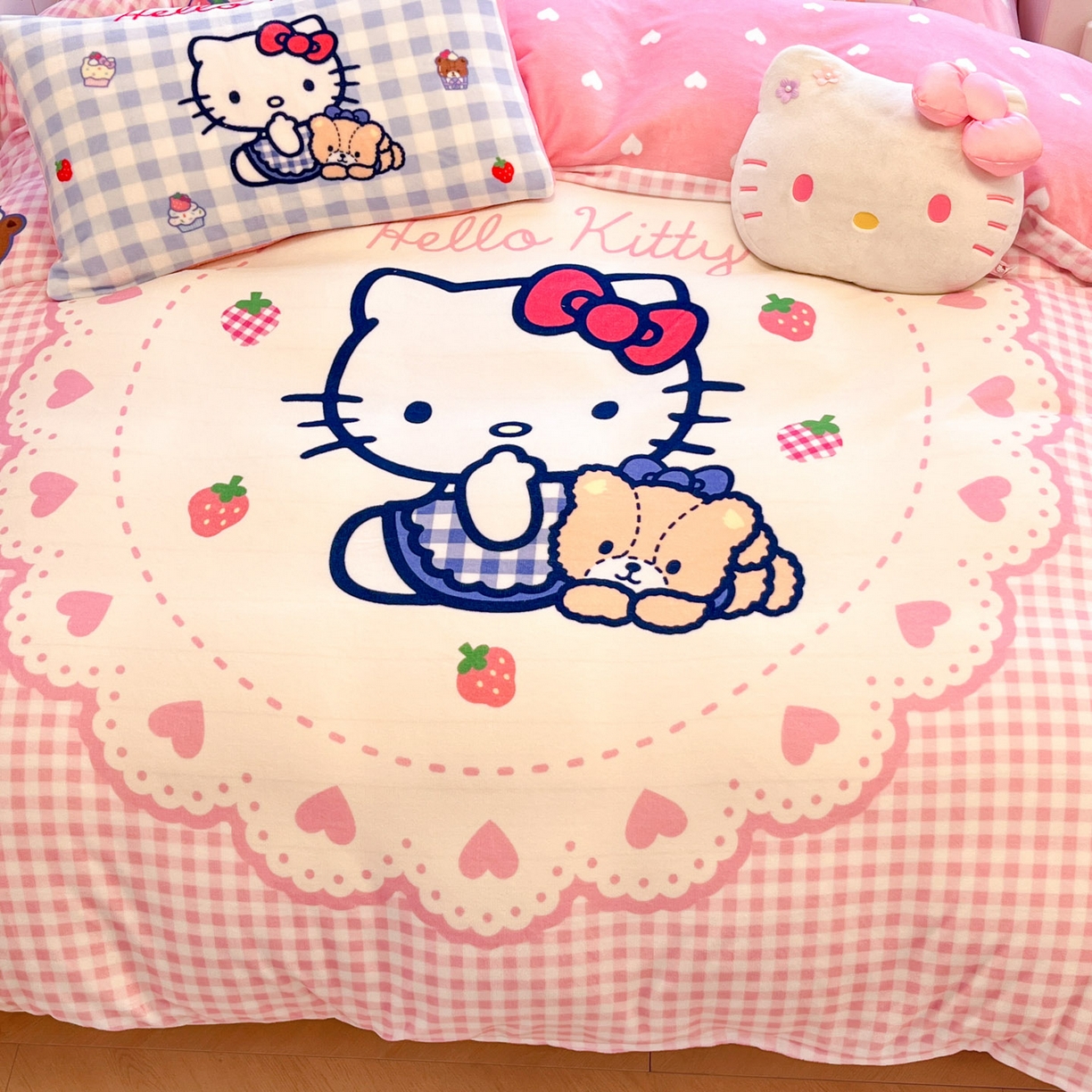 91家纺网 家纺一手货源 找家纺 暮思家居 2025新款正版授权三丽鸥大阪数码印花高克重加厚保暖牛奶绒四件套 绒大阪-奶油KT