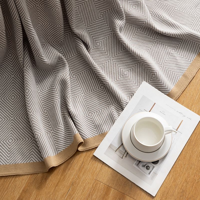 91家纺网 家纺一手货源 找家纺 （总）悦织湾家纺 2025新款轻奢晴纶针织毛毯人字纹回字纹休闲时尚盖毯航空毯