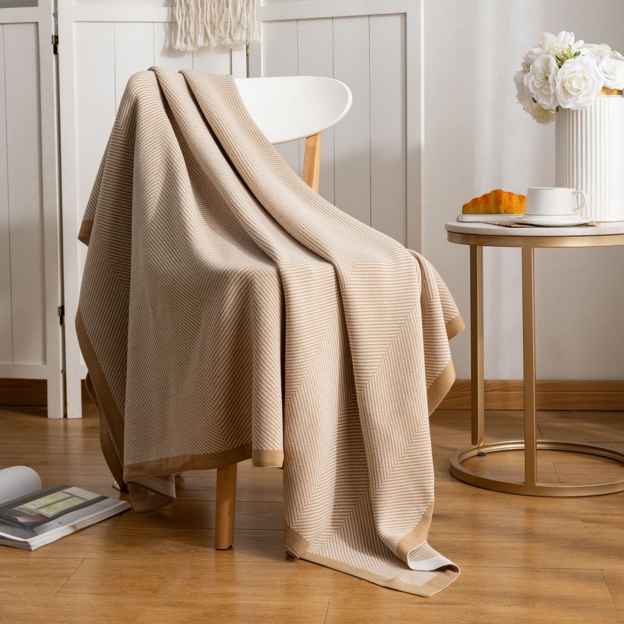 91家纺网 家纺一手货源 找家纺 悦织湾家纺 2025新款轻奢晴纶针织毛毯人字纹回字纹休闲时尚盖毯航空毯 人字纹浅卡其