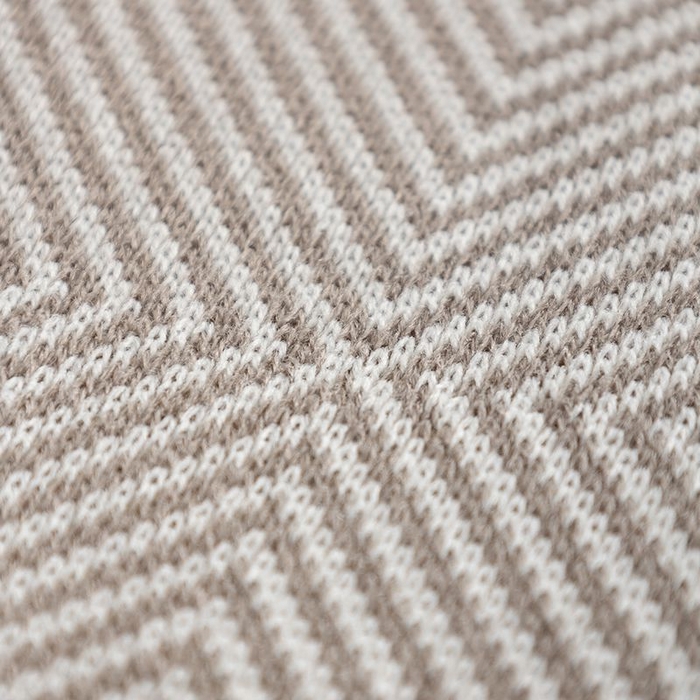 91家纺网 家纺一手货源 找家纺 悦织湾家纺 2025新款轻奢晴纶针织毛毯人字纹回字纹休闲时尚盖毯航空毯 回字纹浅灰