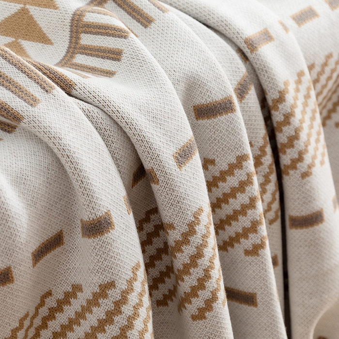 91家纺网 家纺一手货源 找家纺 悦织湾家纺 2025新款轻奢晴纶针织毛毯人字纹回字纹休闲时尚盖毯航空毯 菱形