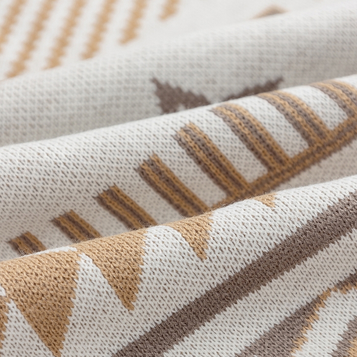 91家纺网 家纺一手货源 找家纺 悦织湾家纺 2025新款轻奢晴纶针织毛毯人字纹回字纹休闲时尚盖毯航空毯 菱形