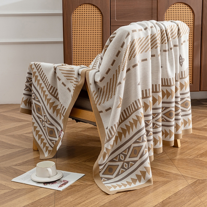 91家纺网 家纺一手货源 找家纺 悦织湾家纺 2025新款轻奢晴纶针织毛毯人字纹回字纹休闲时尚盖毯航空毯 菱形