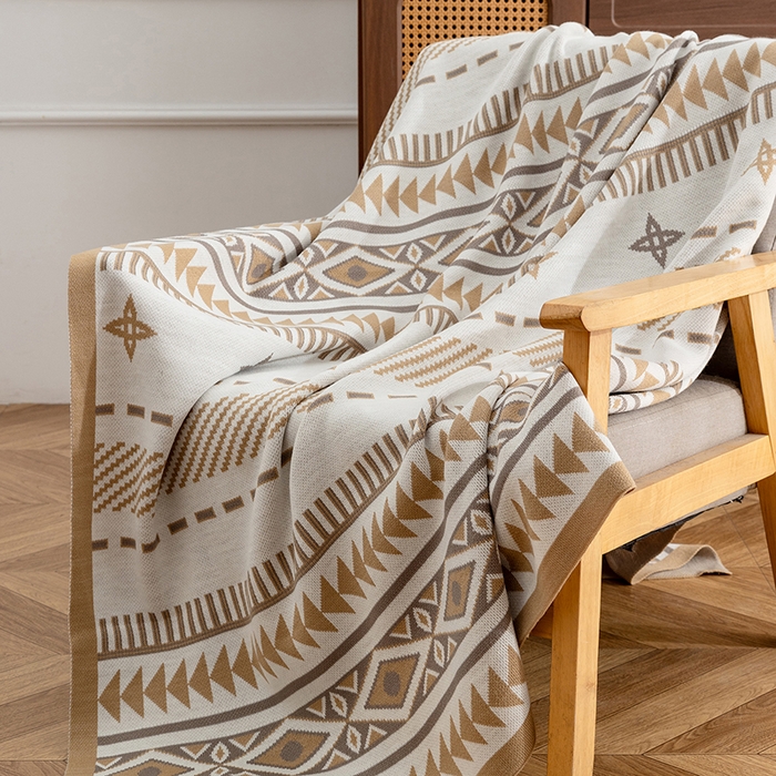 91家纺网 家纺一手货源 找家纺 悦织湾家纺 2025新款轻奢晴纶针织毛毯人字纹回字纹休闲时尚盖毯航空毯 菱形