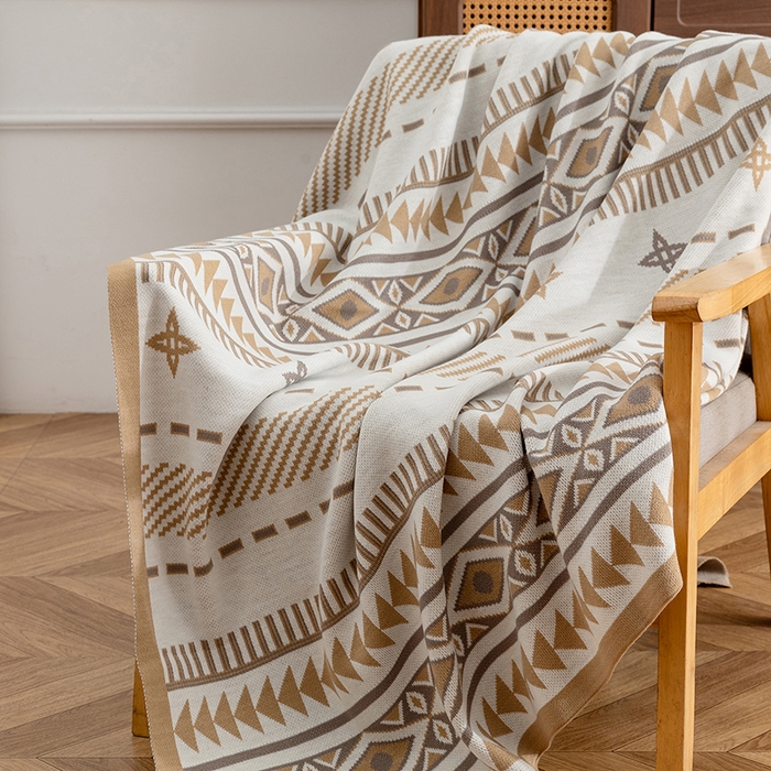 91家纺网 家纺一手货源 找家纺 悦织湾家纺 2025新款轻奢晴纶针织毛毯人字纹回字纹休闲时尚盖毯航空毯 菱形