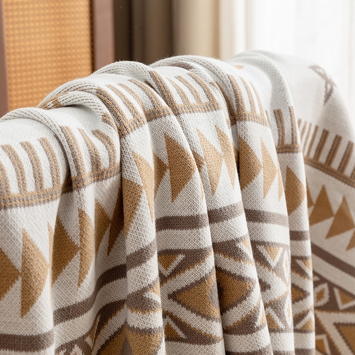 91家纺网 家纺一手货源 找家纺 悦织湾家纺 2025新款轻奢晴纶针织毛毯人字纹回字纹休闲时尚盖毯航空毯 菱形