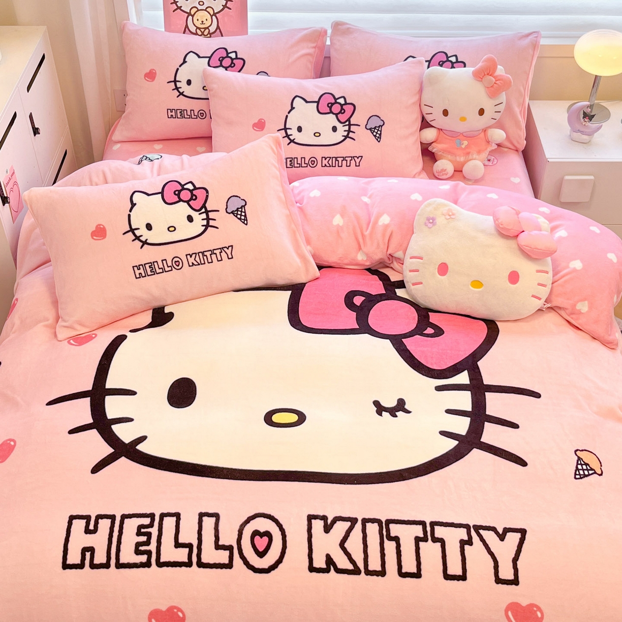 91家纺网 家纺一手货源 找家纺 暮思家居 2025新款正版授权三丽鸥大阪数码印花高克重加厚保暖牛奶绒四件套 绒大阪-甜筒KT