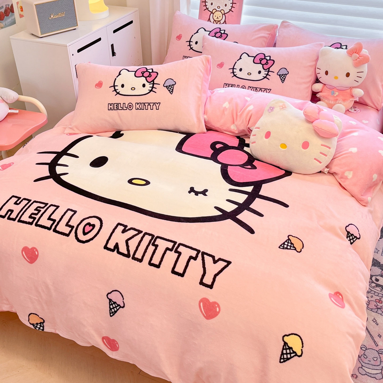 91家纺网 家纺一手货源 找家纺 暮思家居 2025新款正版授权三丽鸥大阪数码印花高克重加厚保暖牛奶绒四件套 绒大阪-甜筒KT