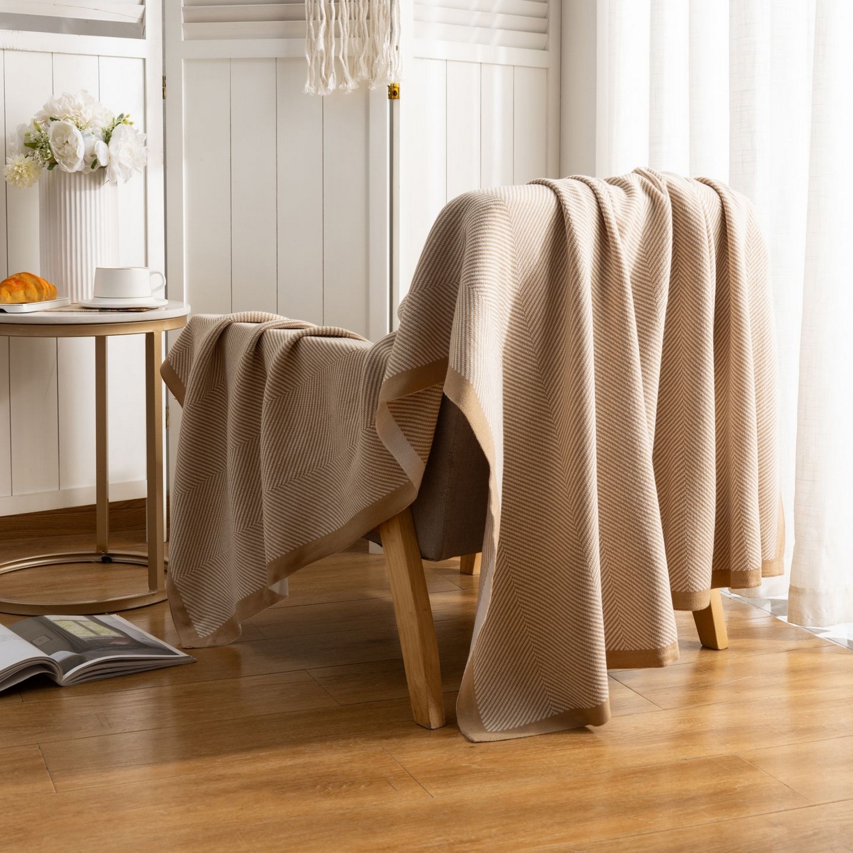 91家纺网 家纺一手货源 找家纺 悦织湾家纺 2025新款轻奢晴纶针织毛毯人字纹回字纹休闲时尚盖毯航空毯 人字纹浅卡其