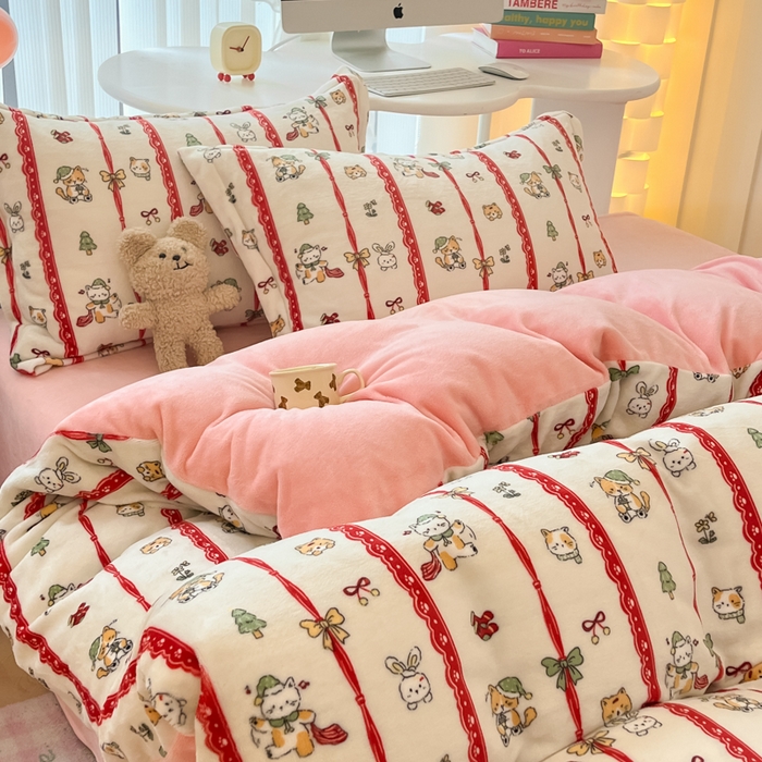 91家纺网 家纺一手货源 找家纺 眠博士 2025新款烂花牛奶绒印花牛奶绒加厚保暖简单款四件套 简单款-幸福小猫