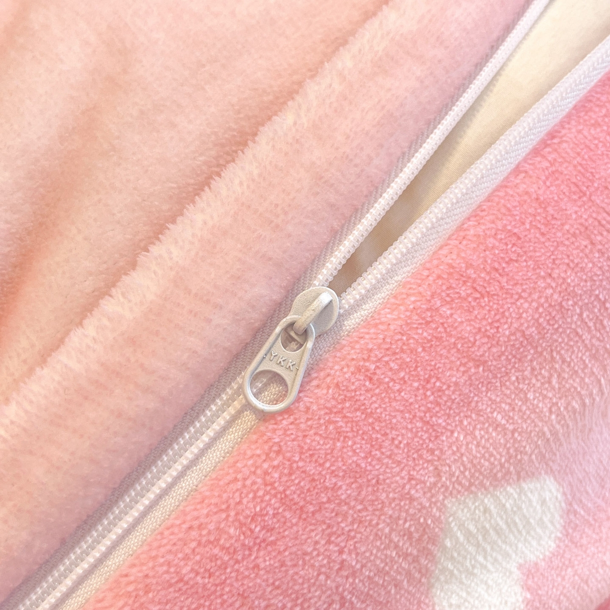 91家纺网 家纺一手货源 找家纺 暮思家居 2025新款正版授权三丽鸥大阪数码印花高克重加厚保暖牛奶绒四件套 绒大阪-甜筒KT