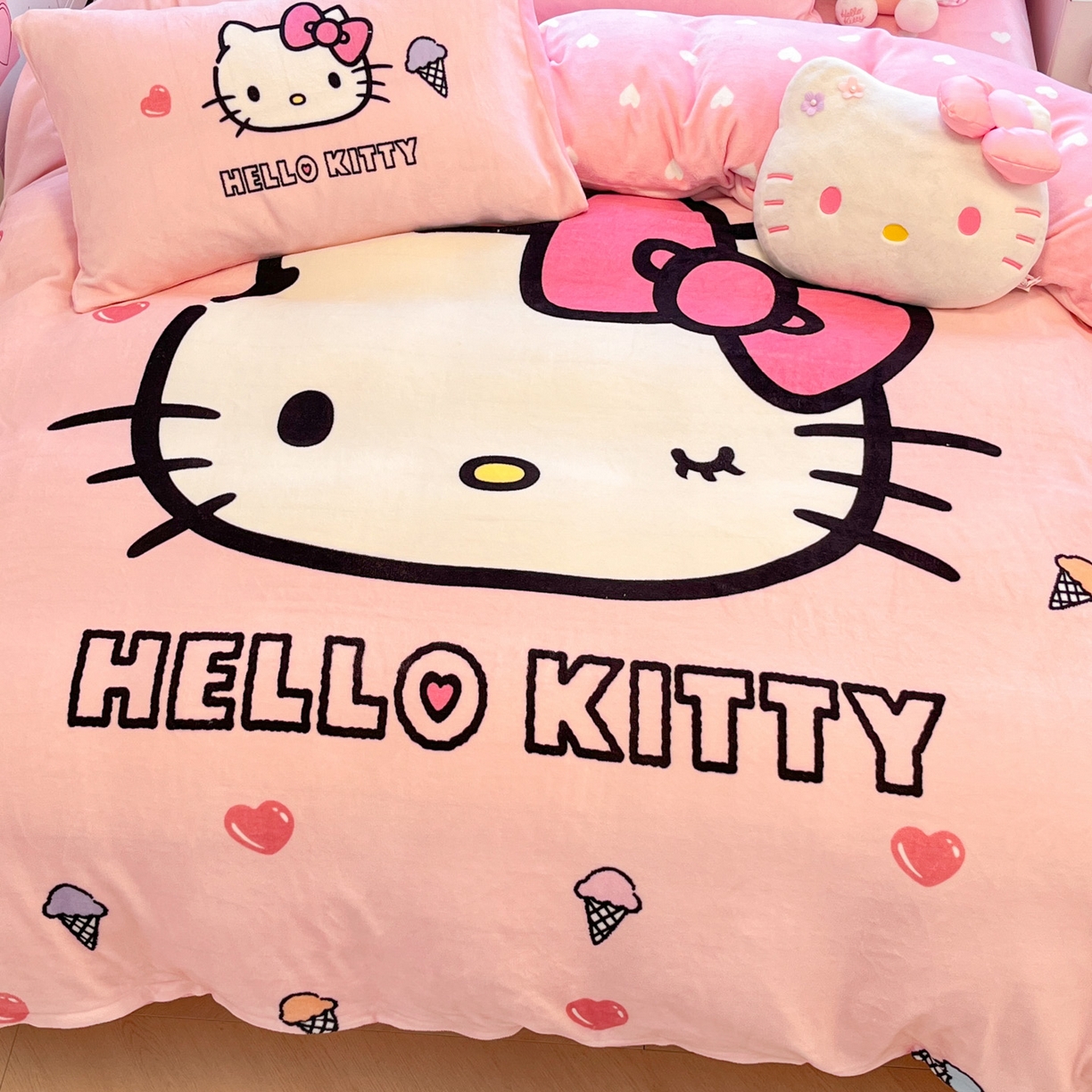 91家纺网 家纺一手货源 找家纺 暮思家居 2025新款正版授权三丽鸥大阪数码印花高克重加厚保暖牛奶绒四件套 绒大阪-甜筒KT