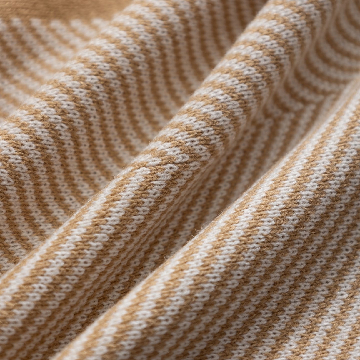 91家纺网 家纺一手货源 找家纺 悦织湾家纺 2025新款轻奢晴纶针织毛毯人字纹回字纹休闲时尚盖毯航空毯 人字纹浅卡其