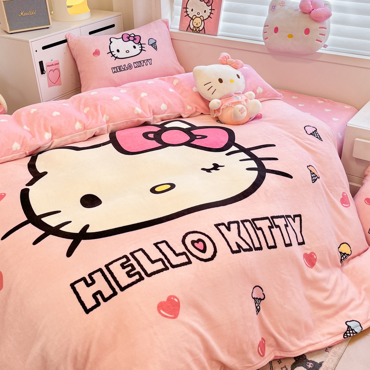 91家纺网 家纺一手货源 找家纺 暮思家居 2025新款正版授权三丽鸥大阪数码印花高克重加厚保暖牛奶绒四件套 绒大阪-甜筒KT