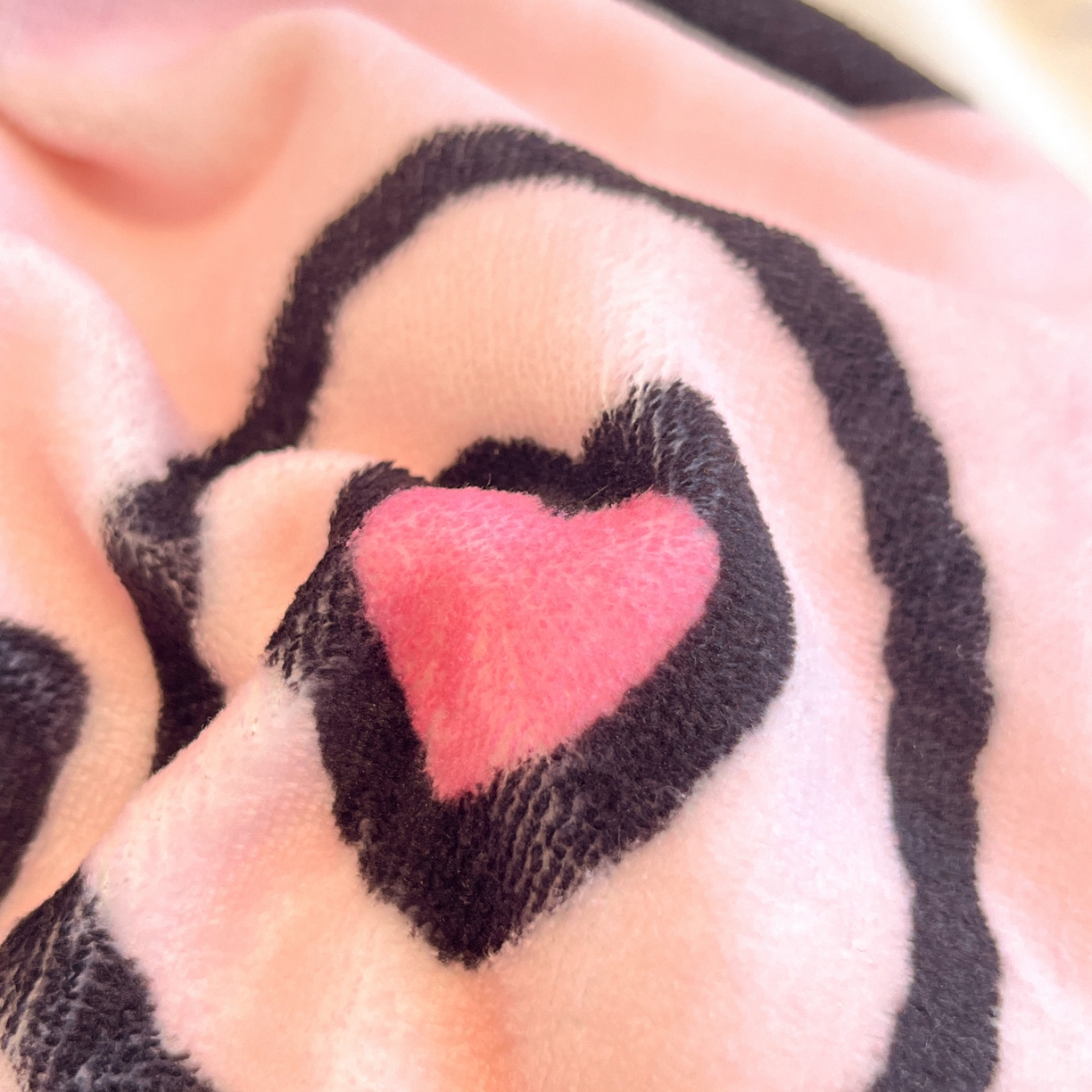 91家纺网 家纺一手货源 找家纺 暮思家居 2025新款正版授权三丽鸥大阪数码印花高克重加厚保暖牛奶绒四件套 绒大阪-甜筒KT