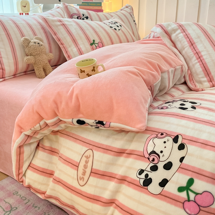 91家纺网 家纺一手货源 找家纺 眠博士 2025新款烂花牛奶绒印花牛奶绒加厚保暖简单款四件套 简单款-音乐猫咪