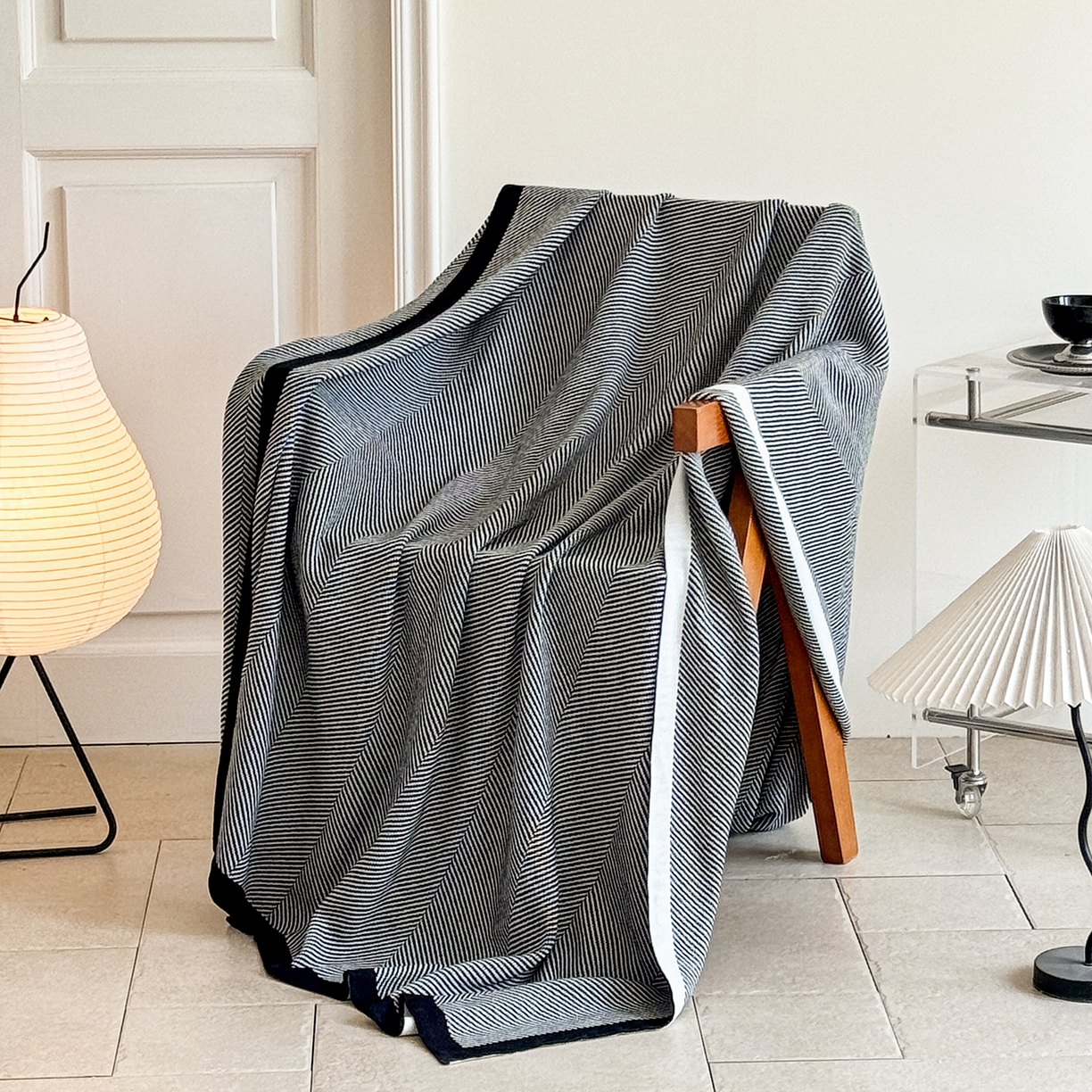 91家纺网 家纺一手货源 找家纺 悦织湾家纺 2025新款轻奢晴纶针织毛毯人字纹回字纹休闲时尚盖毯航空毯 人字纹深灰