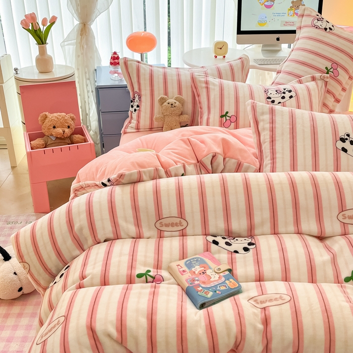 91家纺网 家纺一手货源 找家纺 眠博士 2025新款烂花牛奶绒印花牛奶绒加厚保暖简单款四件套 简单款-音乐猫咪