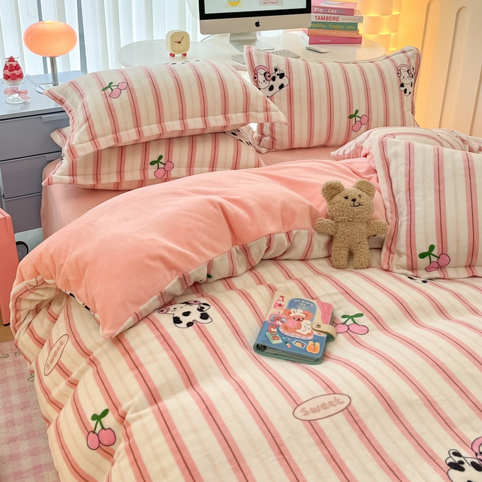 91家纺网 家纺一手货源 找家纺 眠博士 2025新款烂花牛奶绒印花牛奶绒加厚保暖简单款四件套 简单款-音乐猫咪