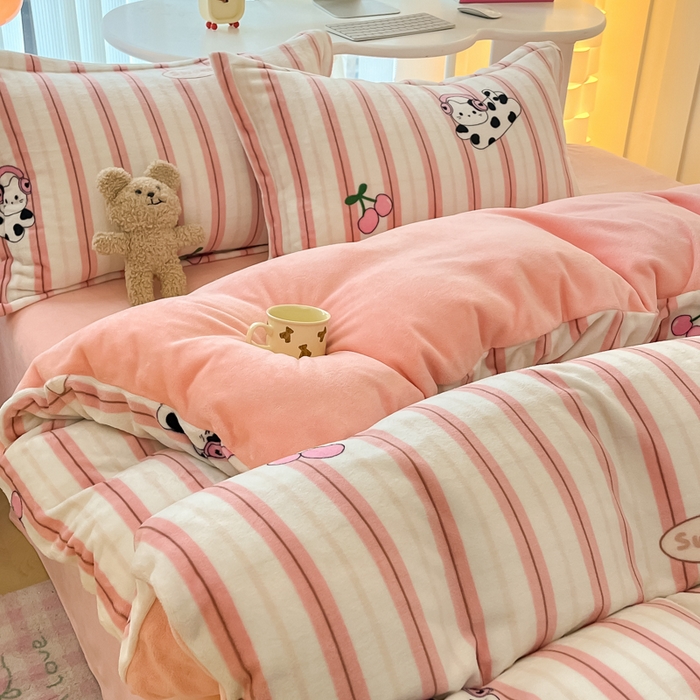 91家纺网 家纺一手货源 找家纺 眠博士 2025新款烂花牛奶绒印花牛奶绒加厚保暖简单款四件套 简单款-音乐猫咪