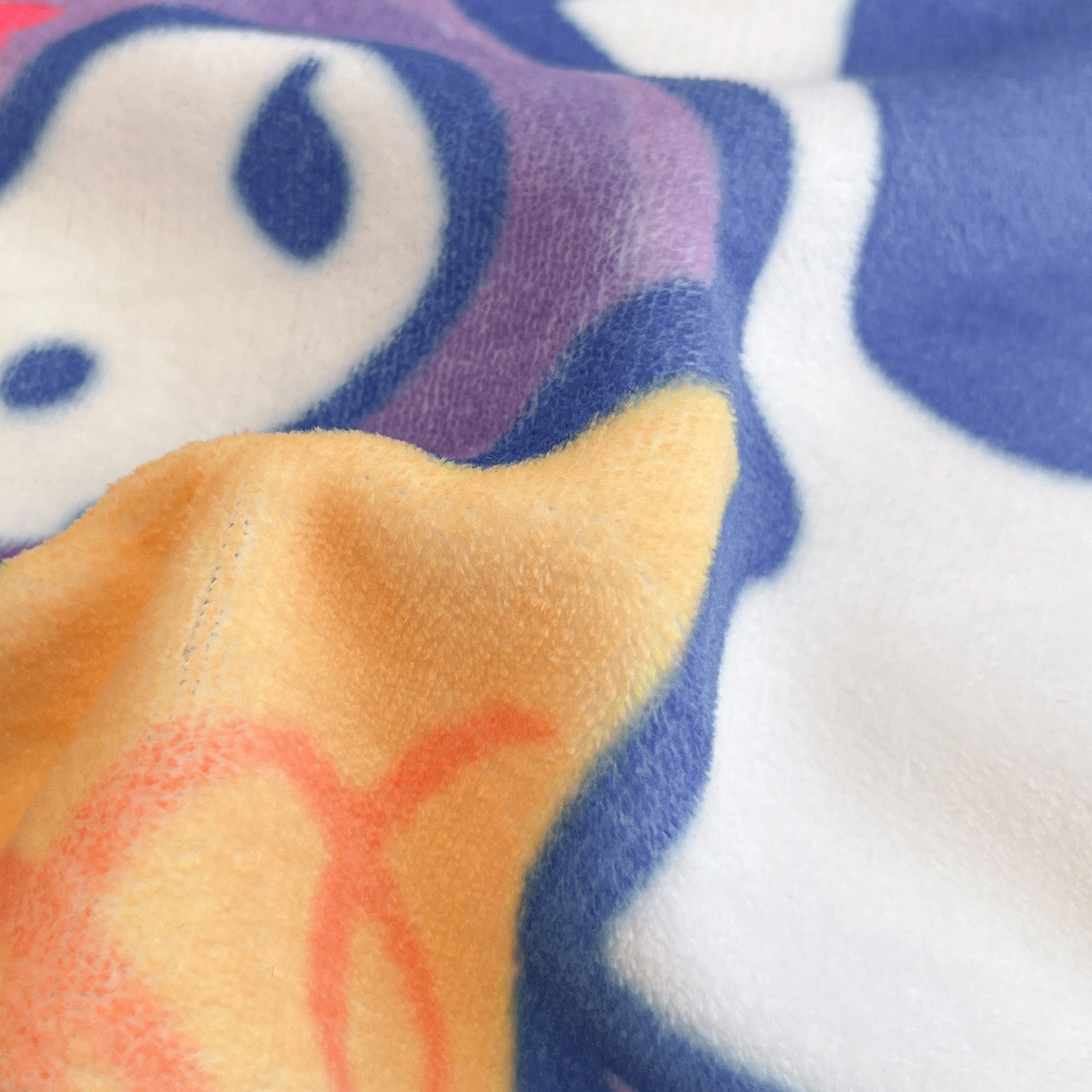 91家纺网 家纺一手货源 找家纺 暮思家居 2025新款正版授权三丽鸥大阪数码印花高克重加厚保暖牛奶绒四件套 绒大阪-甜筒库洛米