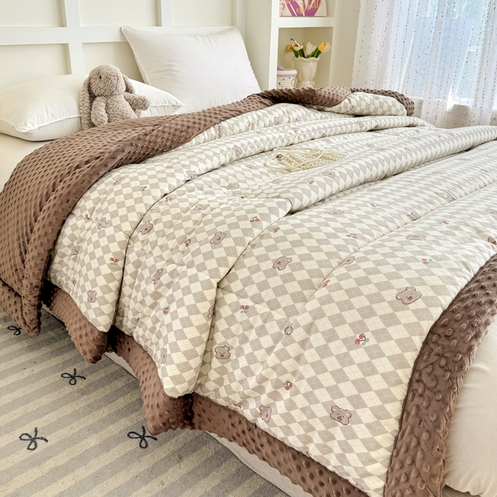 91家纺网 家纺一手货源 找家纺 宜梦家居 2025新款纯棉豆豆被冬被被子被芯 格林小果