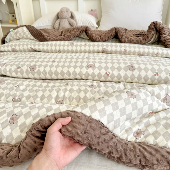 91家纺网 家纺一手货源 找家纺 宜梦家居 2025新款纯棉豆豆被冬被被子被芯 格林小果