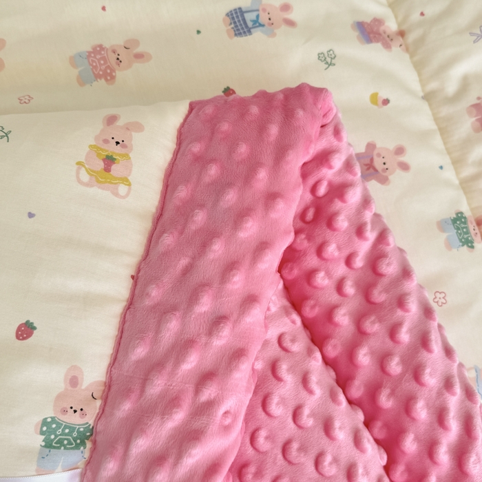 91家纺网 家纺一手货源 找家纺 宜梦家居 2025新款纯棉豆豆被冬被被子被芯 果冻兔