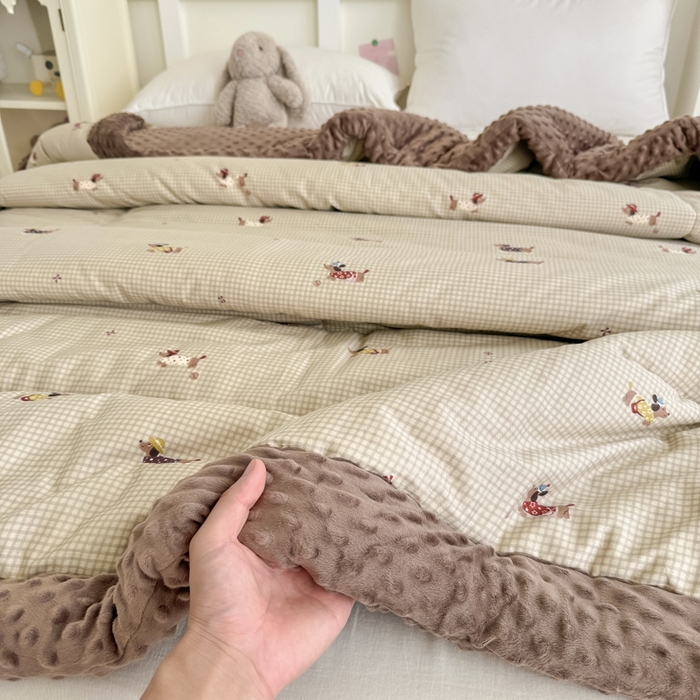 91家纺网 家纺一手货源 找家纺 宜梦家居 2025新款纯棉豆豆被冬被被子被芯 哈里狗