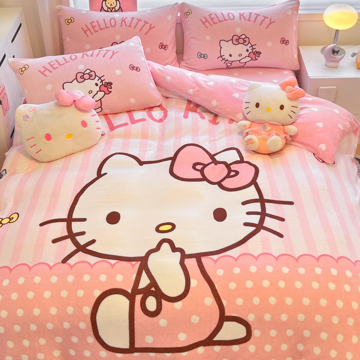 91家纺网 家纺一手货源 找家纺 暮思家居 2025新款正版授权三丽鸥大阪数码印花高克重加厚保暖牛奶绒四件套 绒大阪-条纹KT