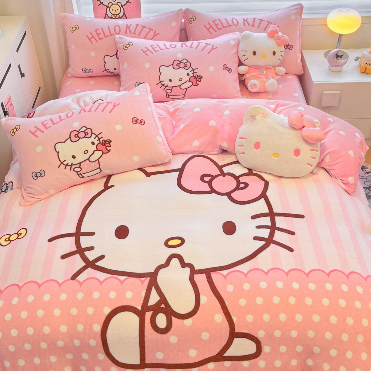 91家纺网 家纺一手货源 找家纺 暮思家居 2025新款正版授权三丽鸥大阪数码印花高克重加厚保暖牛奶绒四件套 绒大阪-条纹KT