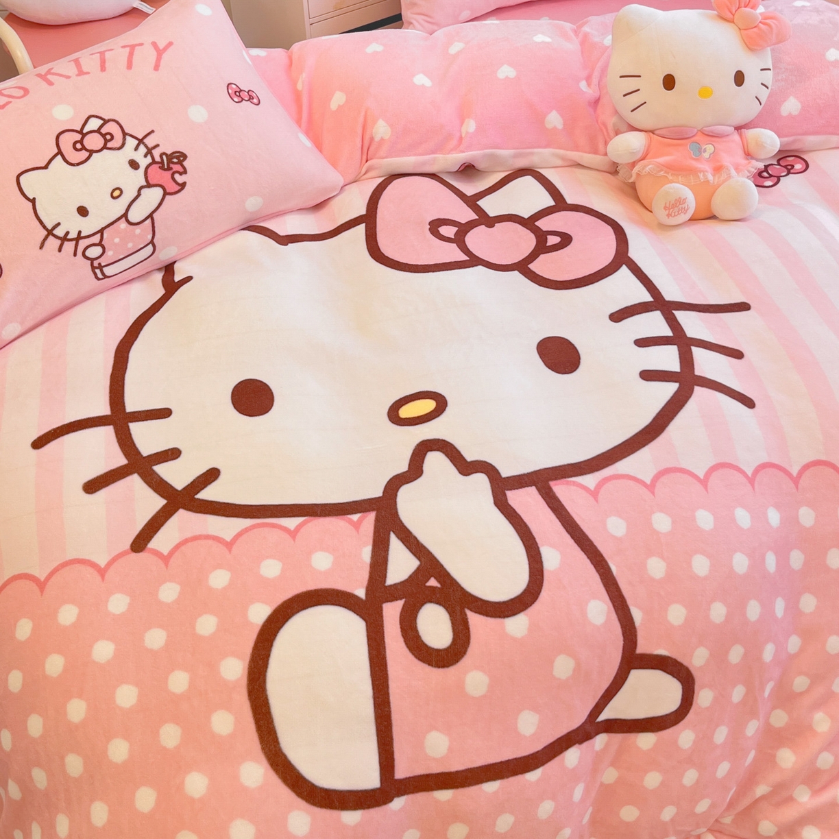 91家纺网 家纺一手货源 找家纺 暮思家居 2025新款正版授权三丽鸥大阪数码印花高克重加厚保暖牛奶绒四件套 绒大阪-条纹KT