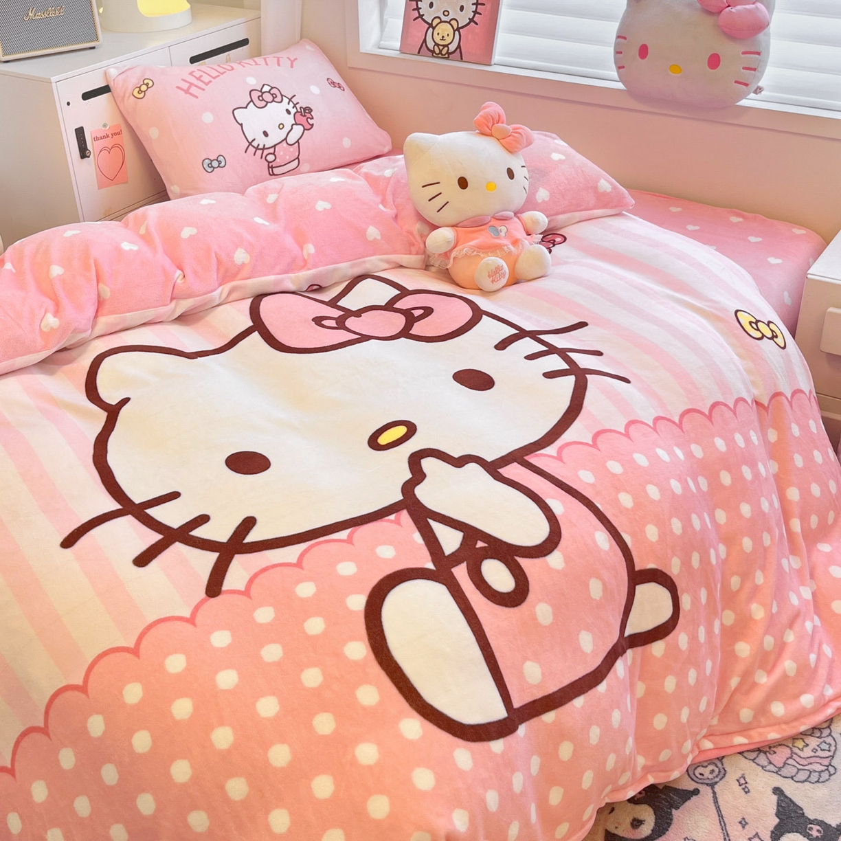 91家纺网 家纺一手货源 找家纺 暮思家居 2025新款正版授权三丽鸥大阪数码印花高克重加厚保暖牛奶绒四件套 绒大阪-条纹KT