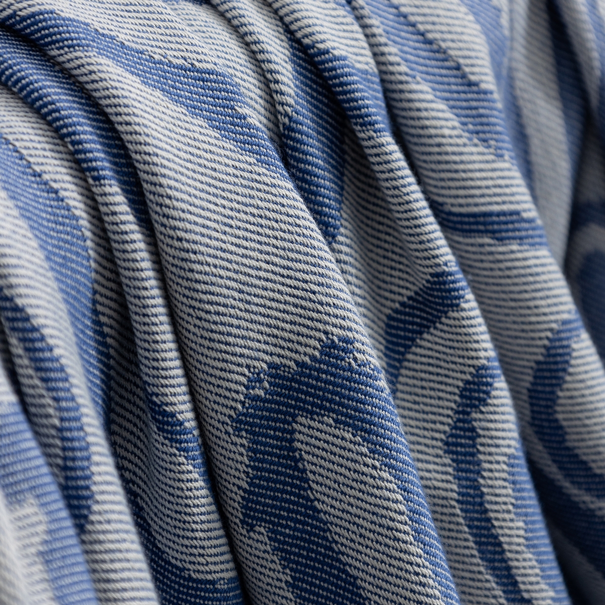 91家纺网 家纺一手货源 找家纺 （总）悦织湾家纺 2025新款鹿毛绒针织毛毯航空毯空调毯四季毯轻奢时尚休闲毯办公室午睡毯