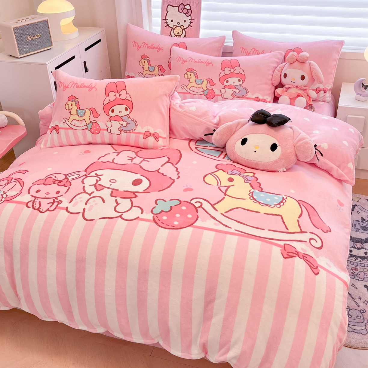 91家纺网 家纺一手货源 找家纺 暮思家居 2025新款正版授权三丽鸥大阪数码印花高克重加厚保暖牛奶绒四件套 绒大阪-条纹美乐蒂