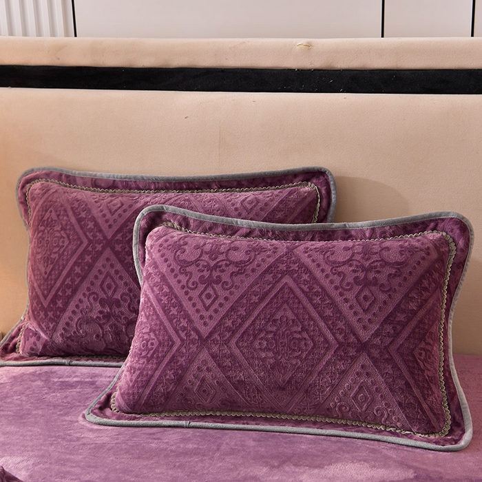 91家纺网 家纺一手货源 找家纺 总）牵梦萦 2025欧式烂花6D纯色牛奶法莱绒提花床裙四件套