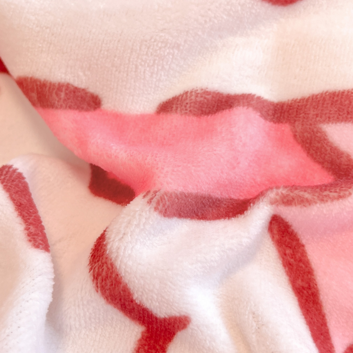 91家纺网 家纺一手货源 找家纺 暮思家居 2025新款正版授权三丽鸥大阪数码印花高克重加厚保暖牛奶绒四件套 绒大阪-条纹美乐蒂