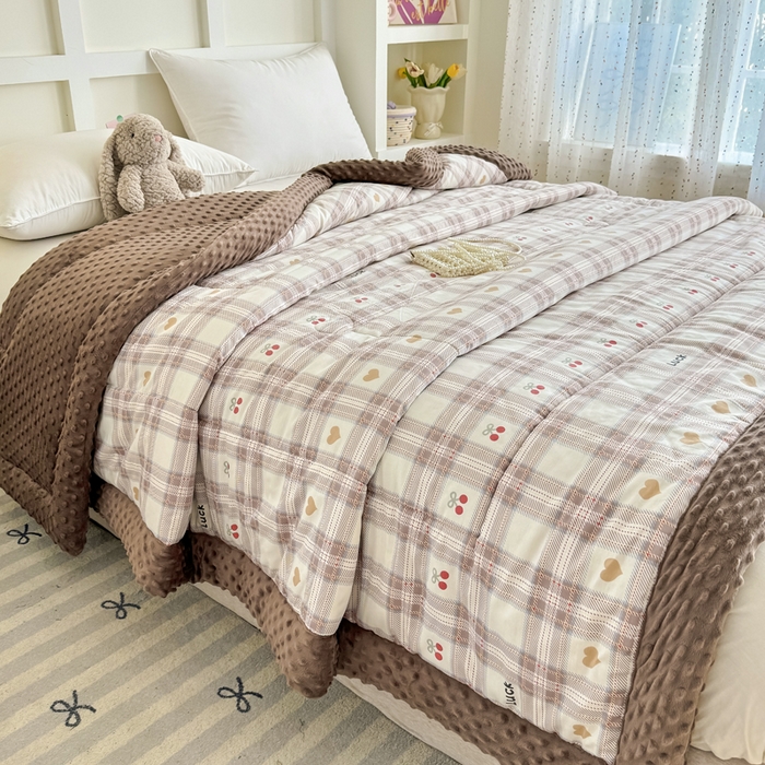 91家纺网 家纺一手货源 找家纺 宜梦家居 2025新款纯棉豆豆被冬被被子被芯 樱桃情书