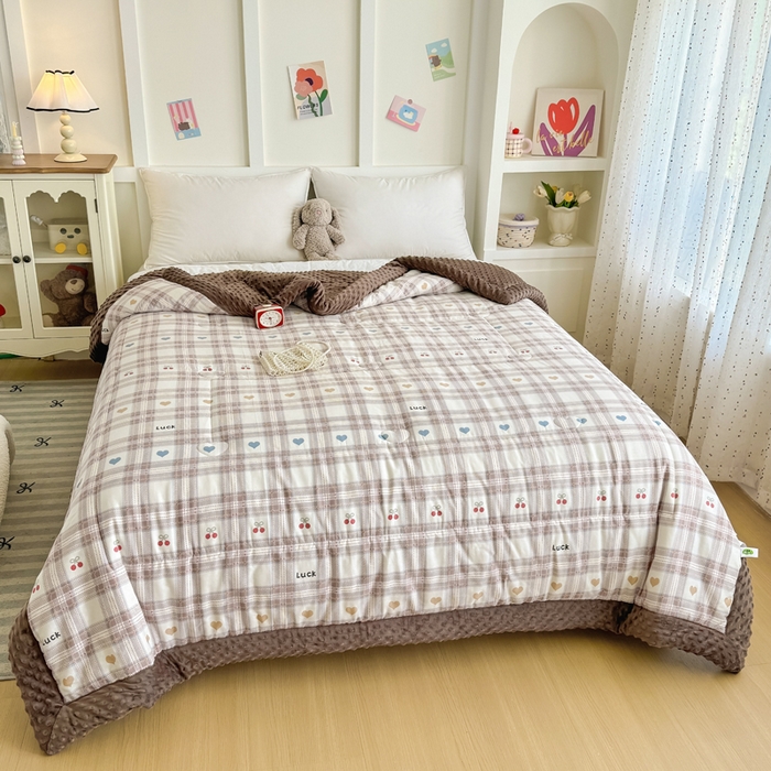 91家纺网 家纺一手货源 找家纺 宜梦家居 2025新款纯棉豆豆被冬被被子被芯 樱桃情书