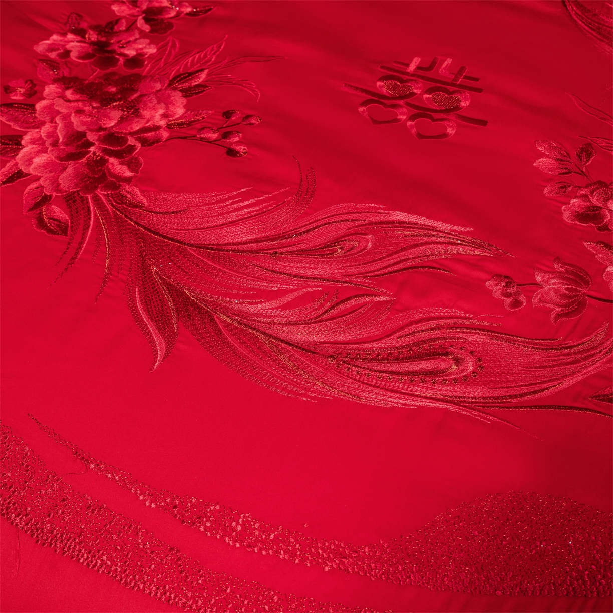 91家纺网 家纺一手货源 找家纺 美娘阁 2025新款长绒棉全棉贡缎提花款新中式古典韵味精美刺绣婚庆四件套-系列二  爱的花语-红