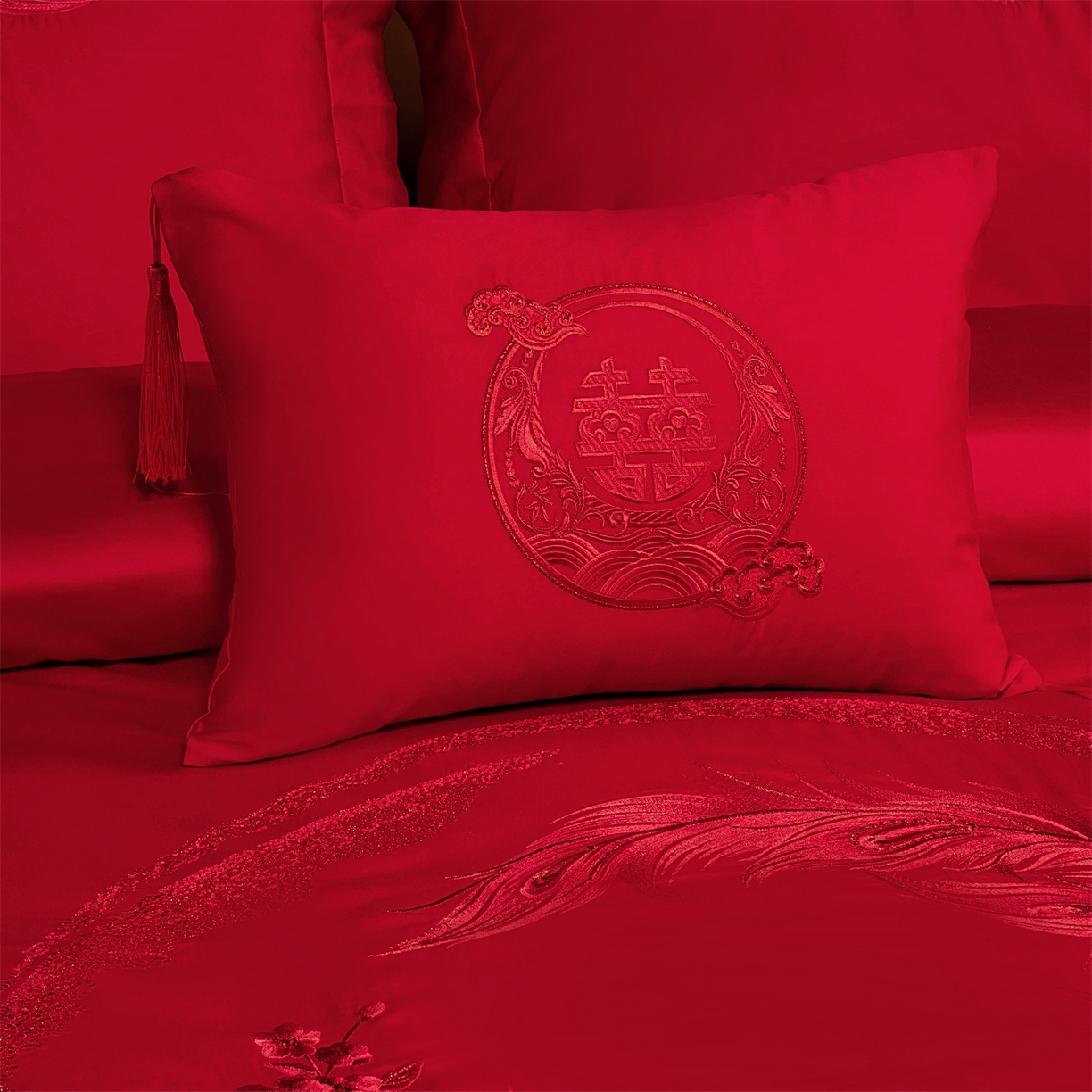 91家纺网 家纺一手货源 找家纺 美娘阁 2025新款长绒棉全棉贡缎提花款新中式古典韵味精美刺绣婚庆四件套-系列二  爱的花语-红