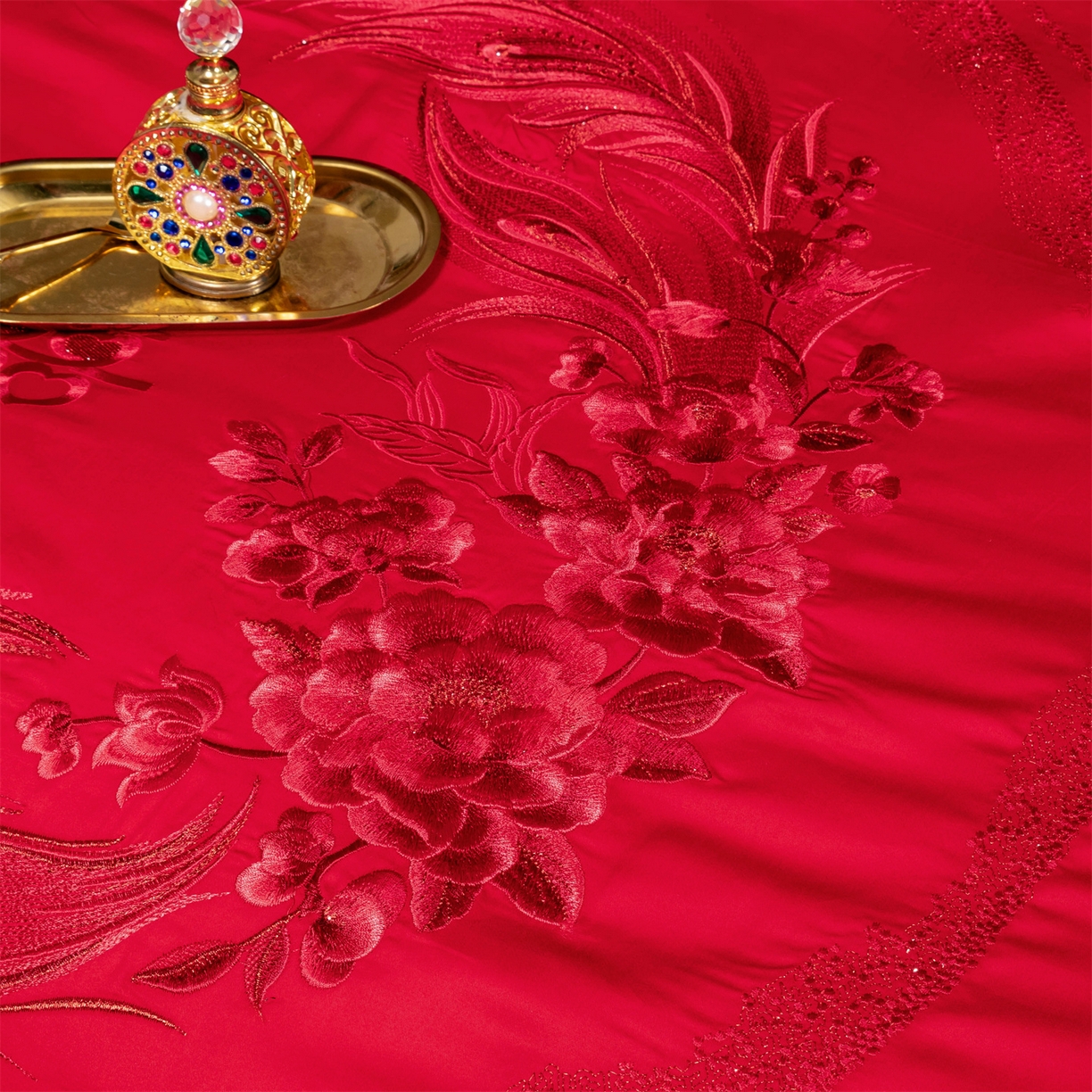 91家纺网 家纺一手货源 找家纺 美娘阁 2025新款长绒棉全棉贡缎提花款新中式古典韵味精美刺绣婚庆四件套-系列二  爱的花语-红