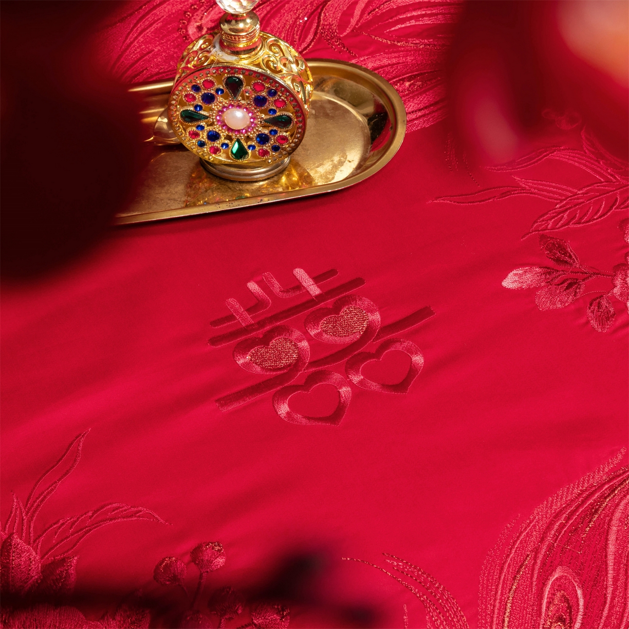 91家纺网 家纺一手货源 找家纺 美娘阁 2025新款长绒棉全棉贡缎提花款新中式古典韵味精美刺绣婚庆四件套-系列二  爱的花语-红